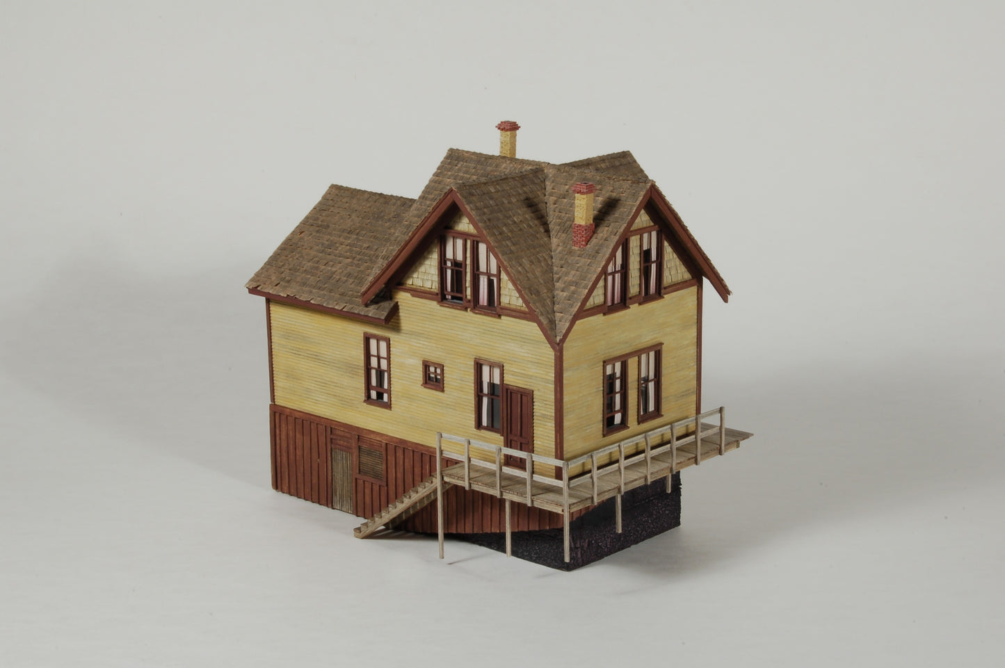 bmw-124 HO Vance Junction Section House